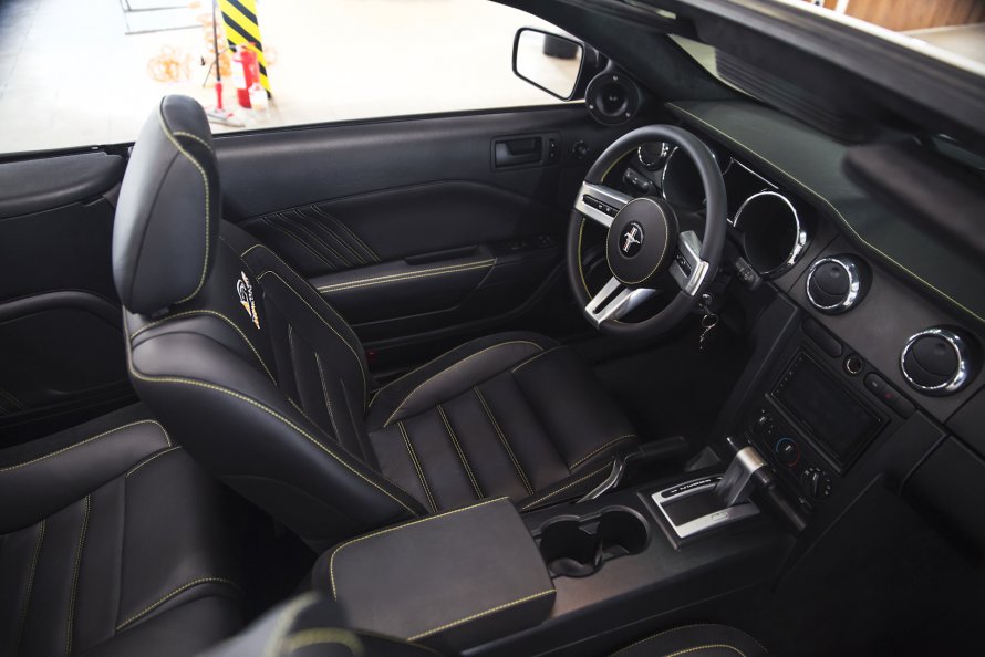 Ford Mustang 2008 салон