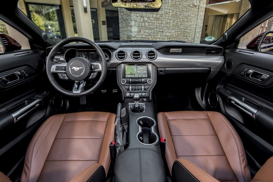Ford Mustang 2018 салон