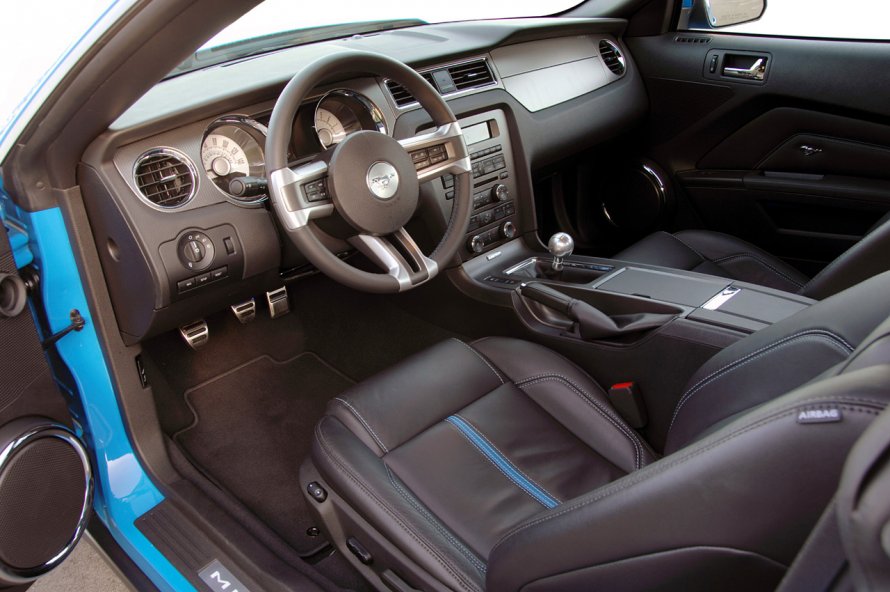 Mustang 2010 салон