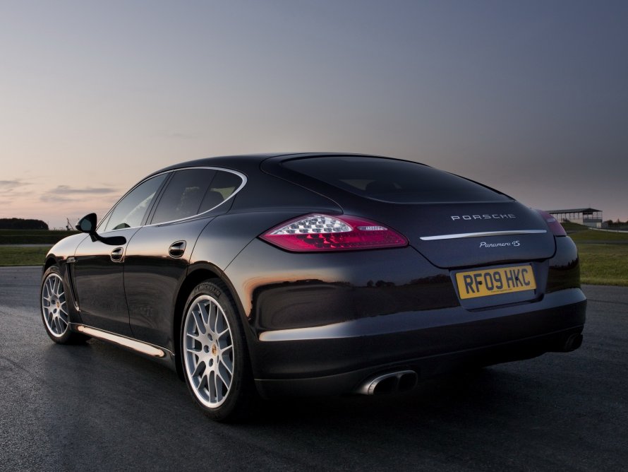 Porshe Panamera 4 s