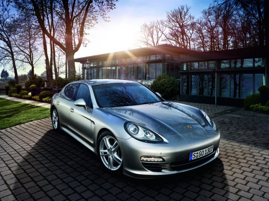 Машина Porsche Panamera