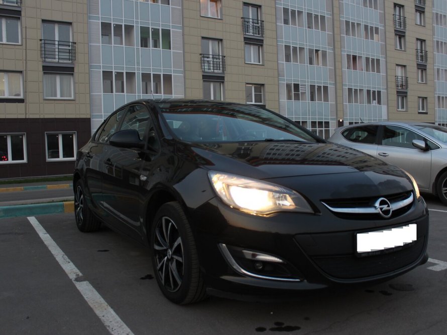 Opel Astra GTC 2012 черная