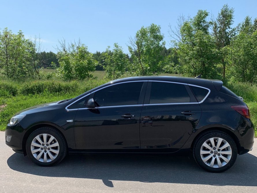 Opel Astra OPC черная