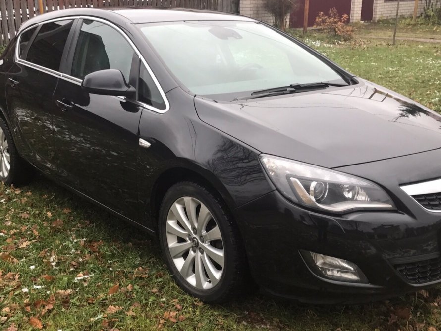 Opel Astra j 1.6 2013 черный