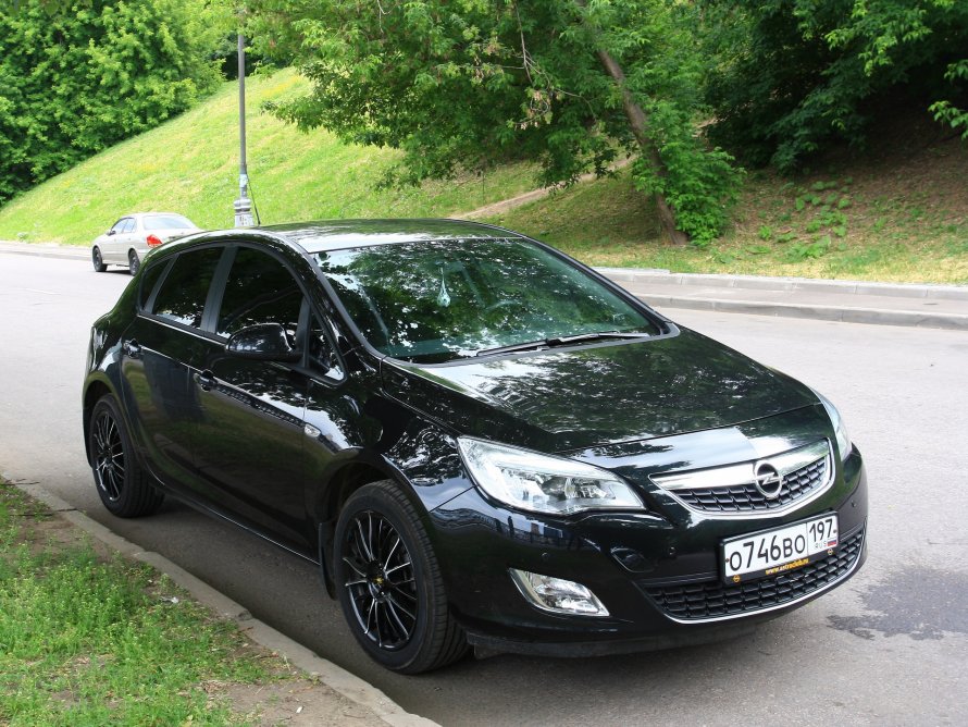 Opel Astra GTC 2012