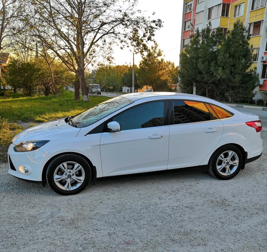 Ford Focus 2012 седан