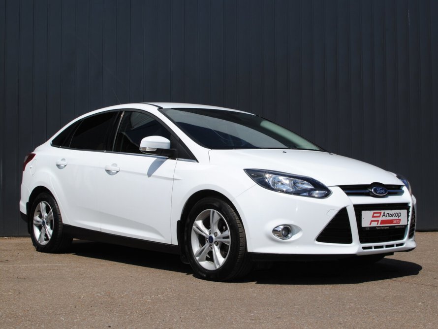 Ford Focus 2013 седан белый
