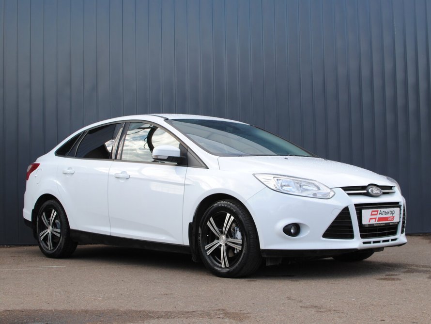 Ford Focus 2013 седан белый