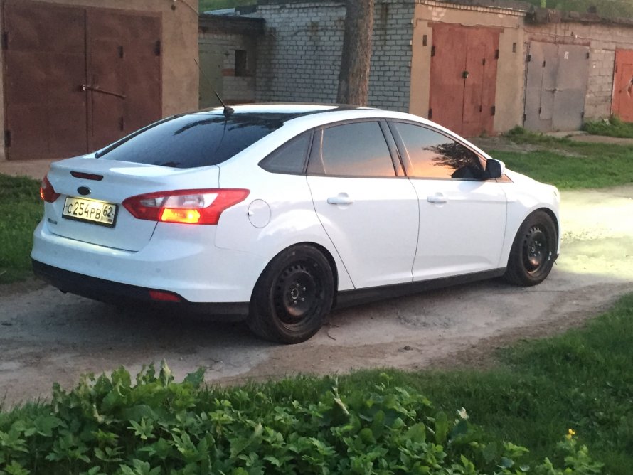 Ford Focus 2011 седан