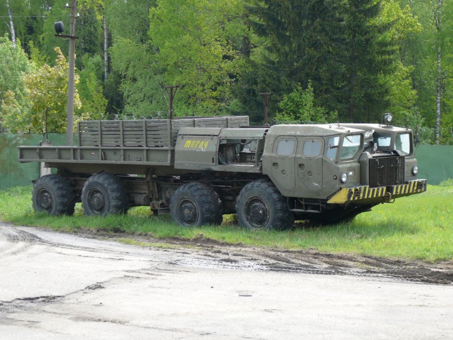 МАЗ военный тягач 543