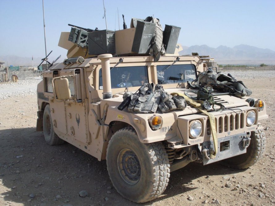 Hammer военный HMMWV