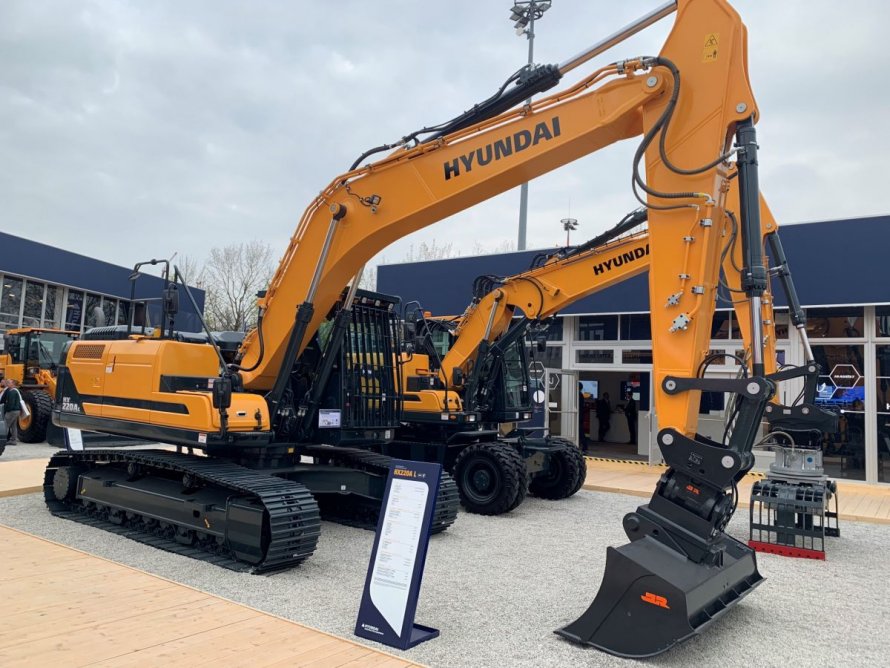 Экскаватор Hyundai Construction Equipment