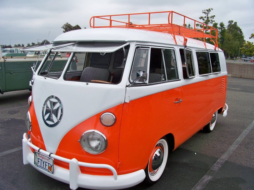VW Transporter t1 красно белый