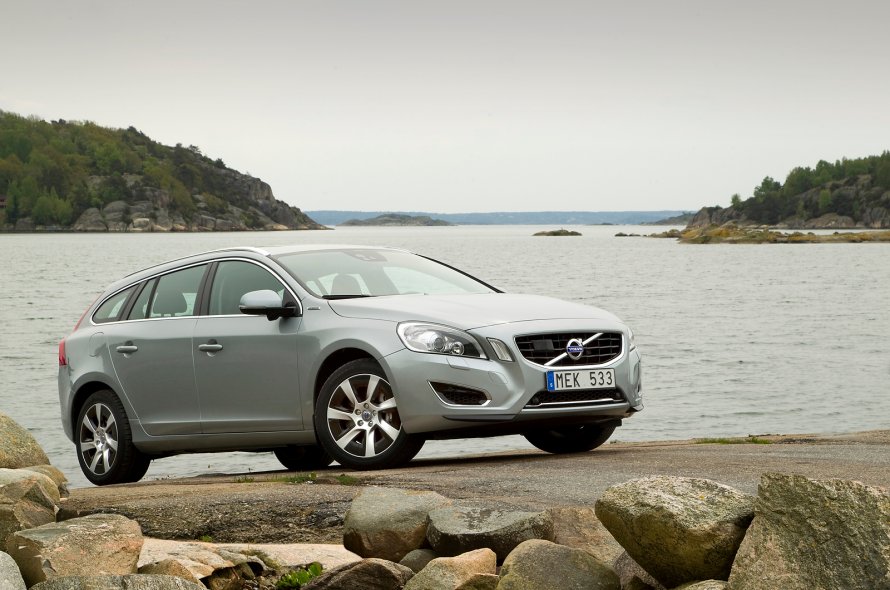 Volvo s60 седан сзади
