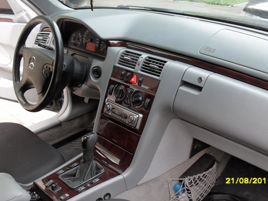 Салон сзади Мерседес w210