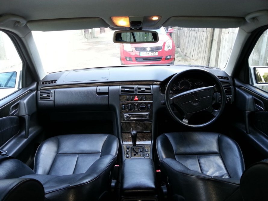 Салон сзади Мерседес w210
