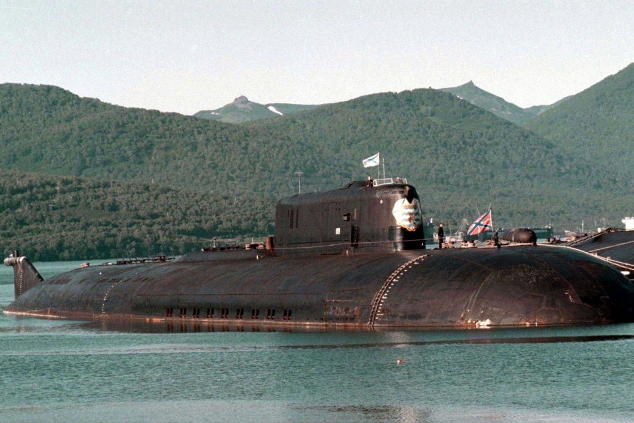 Атомная подводная лодка Курск 2000