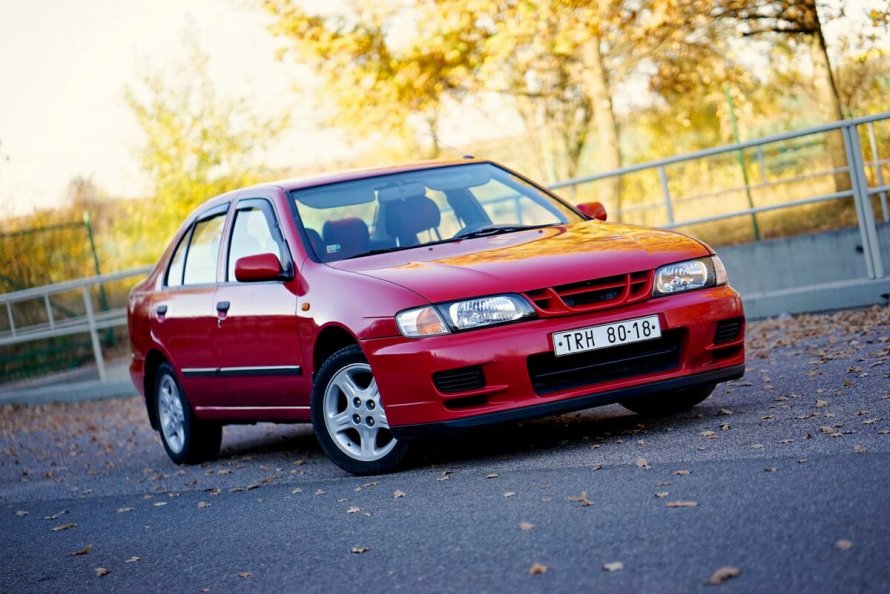 Nissan Almera n15 хэтчбек