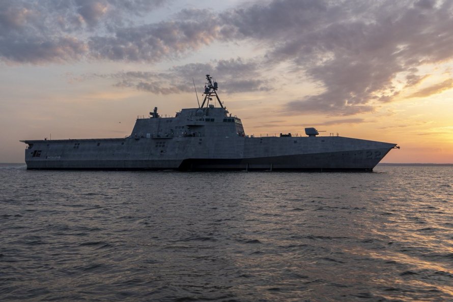 Корабль USS LCS-22 `Kansas City`