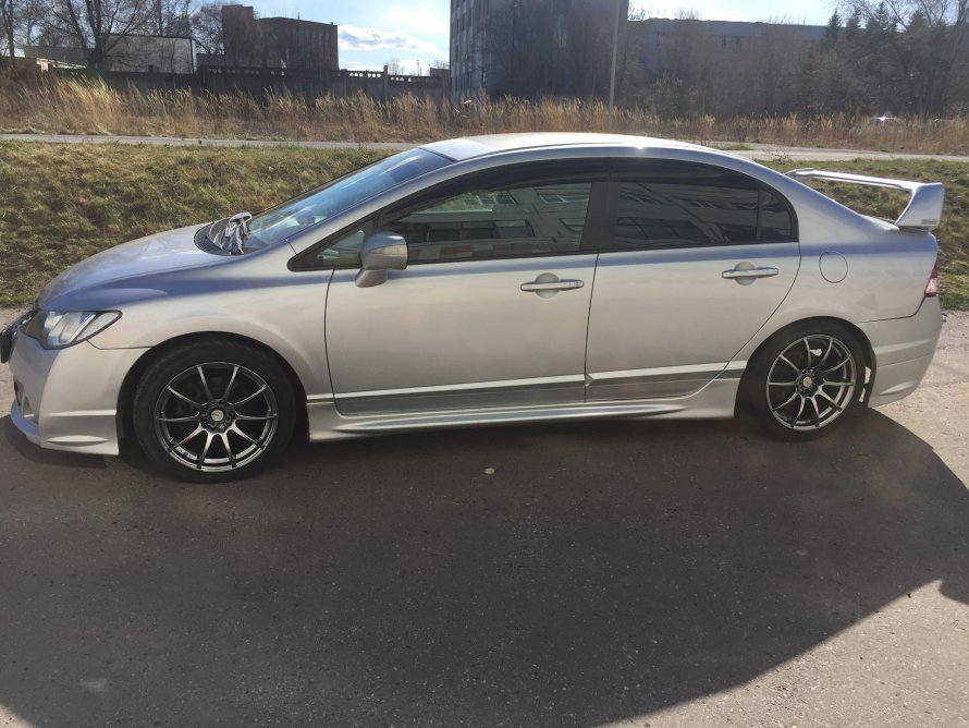 Honda Civic 8 r17