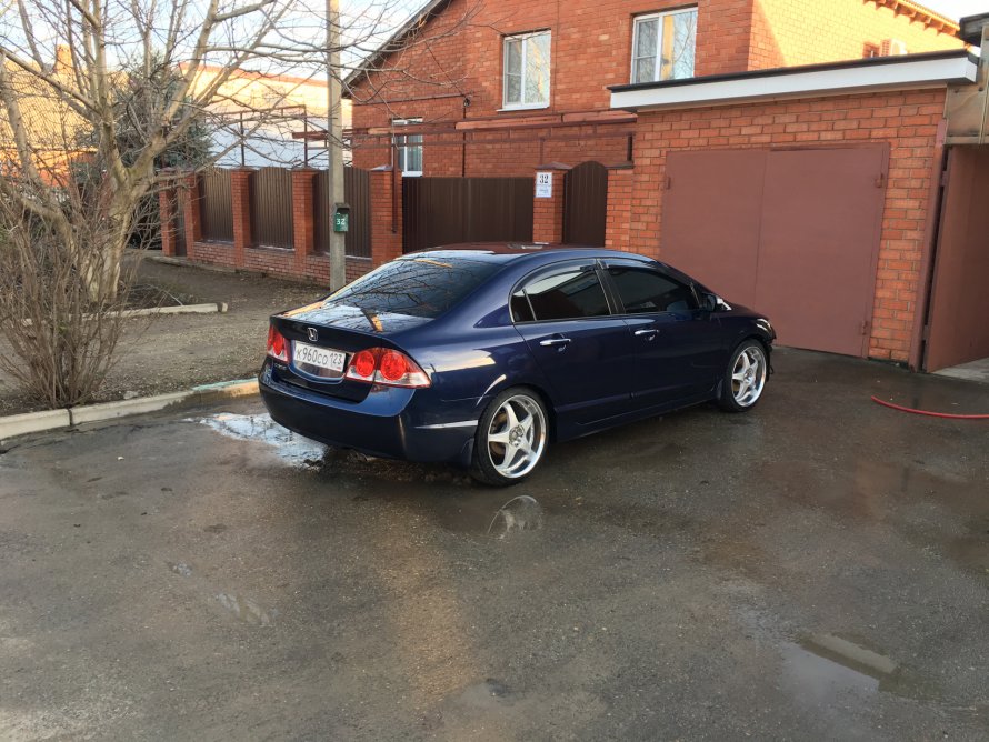 Honda Civic 8 седан на дисках