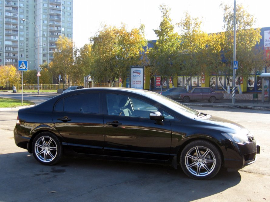 Honda Civic 4d r17