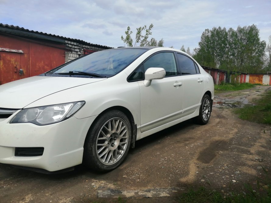 Honda Civic 4d r17