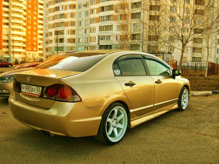 Honda Civic 4d rays te37