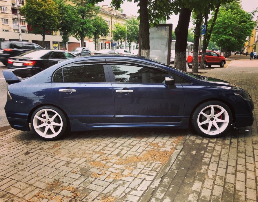 Honda Civic 4d r17 rays