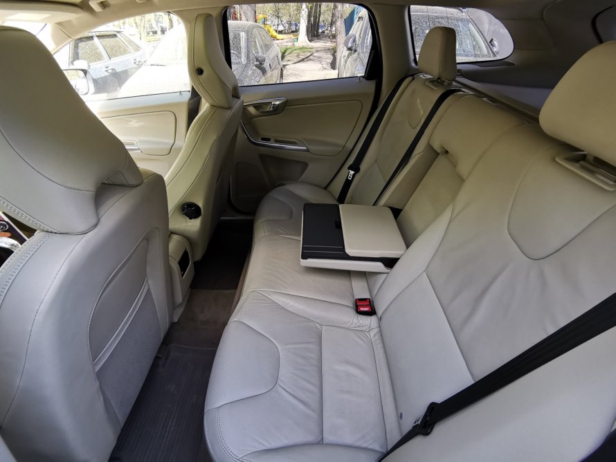Volvo xc70 салон сзади