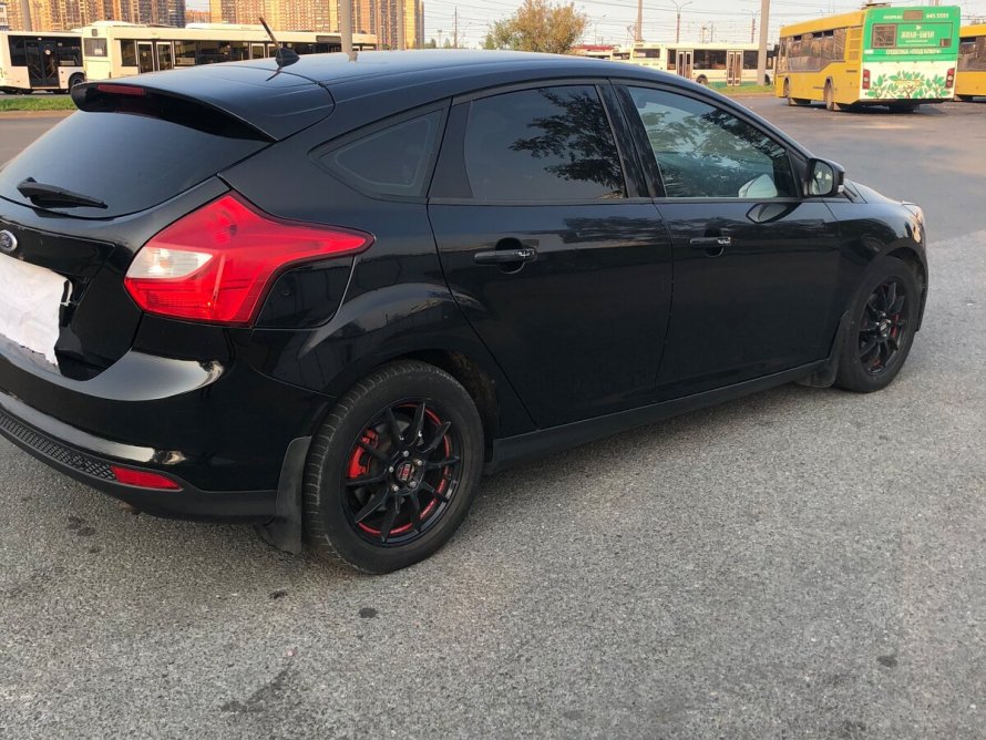 Ford Focus 3 хэтчбек черный