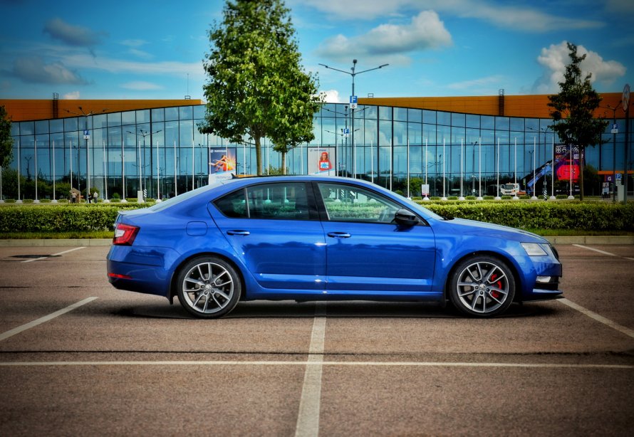 Skoda Octavia a7 синяя