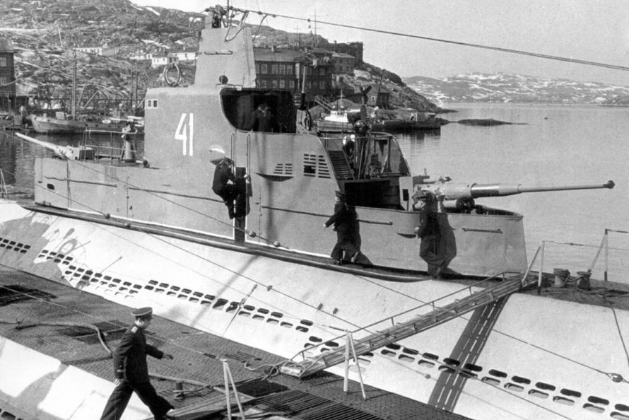 Советская подводная лодка к-21