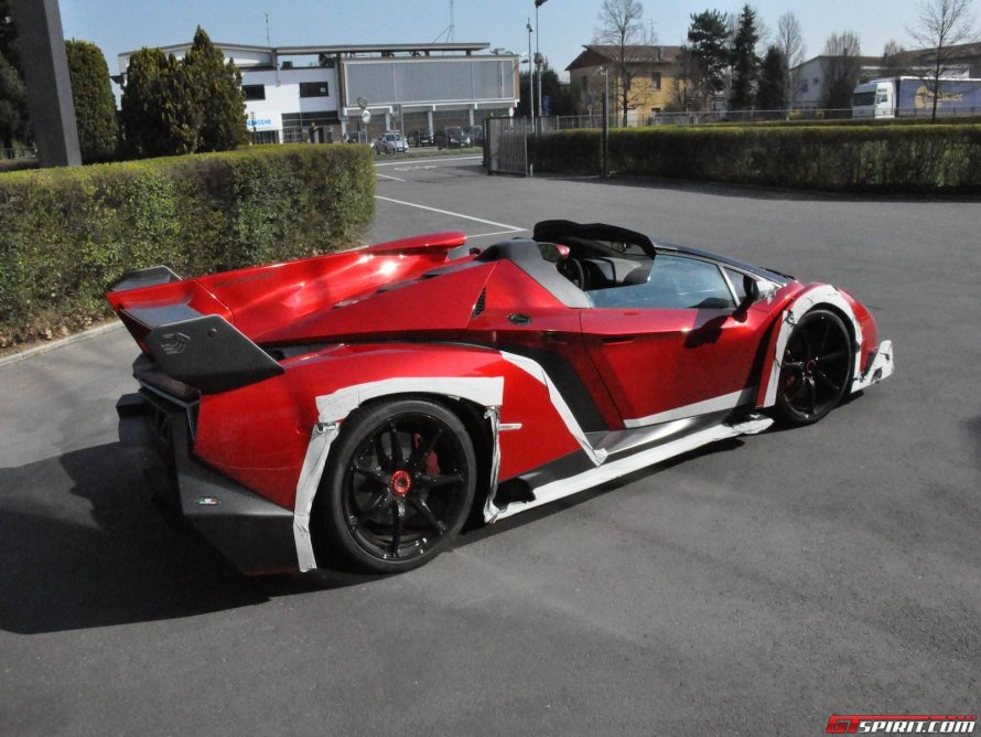 Ламборджини Veneno Roadster