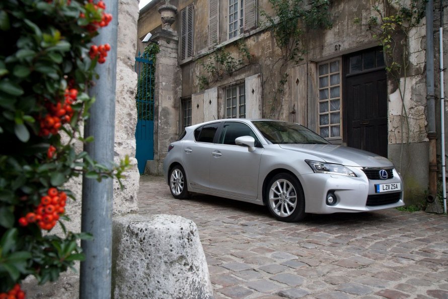 Lexus ct200h