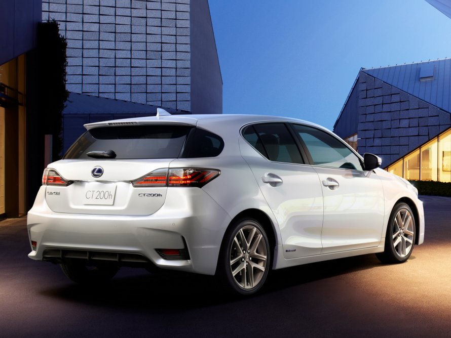 Лексус универсал ct200h