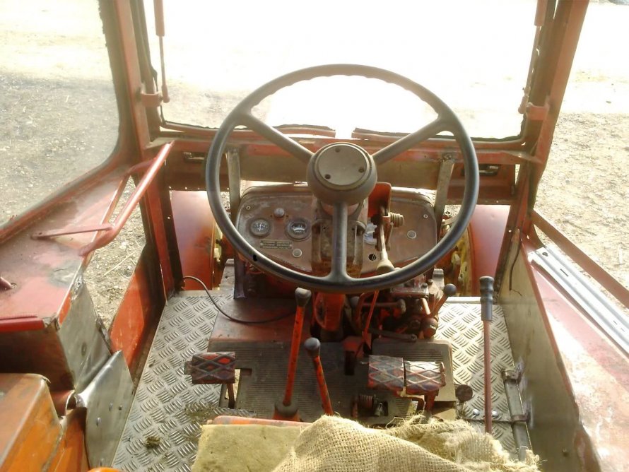Кабина трактора т-25