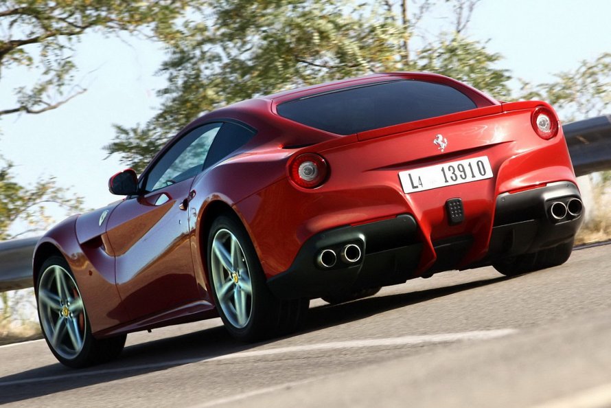 Ferrari f12 Berlinetta красная