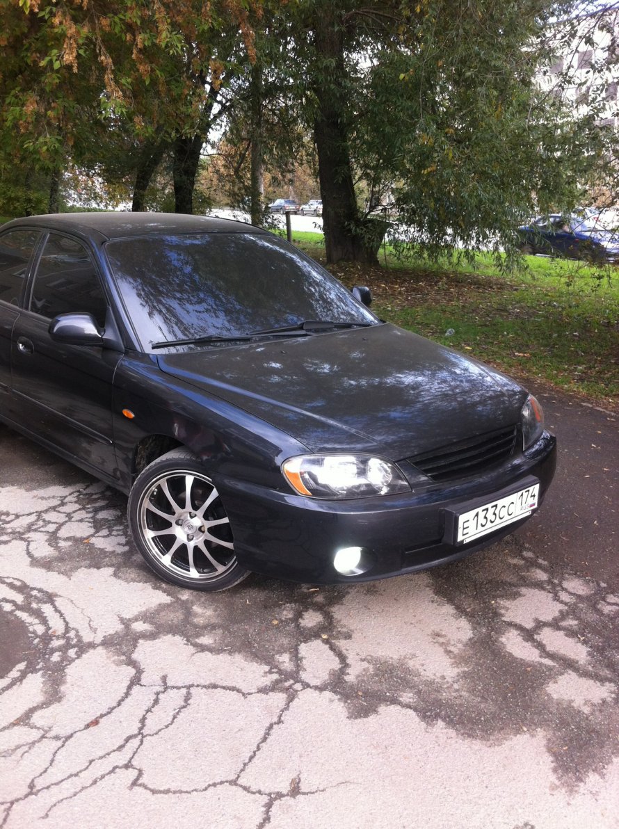 Черная Kia Spectra на 17 дисках