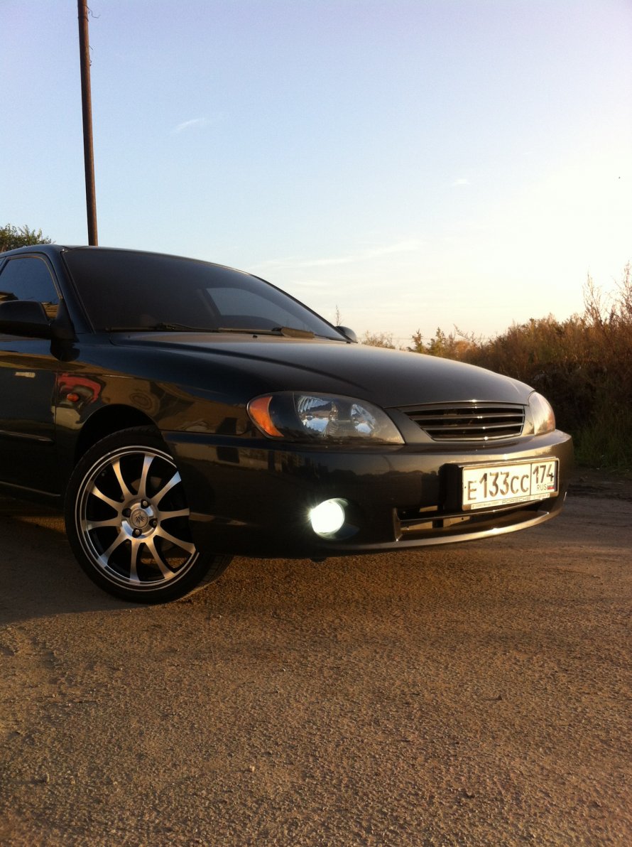Kia Spectra черная