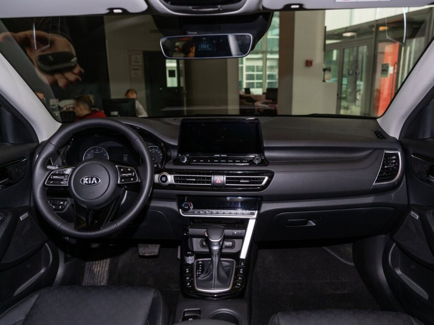 Киа Селтос стайл комплектация 1.6 автомат