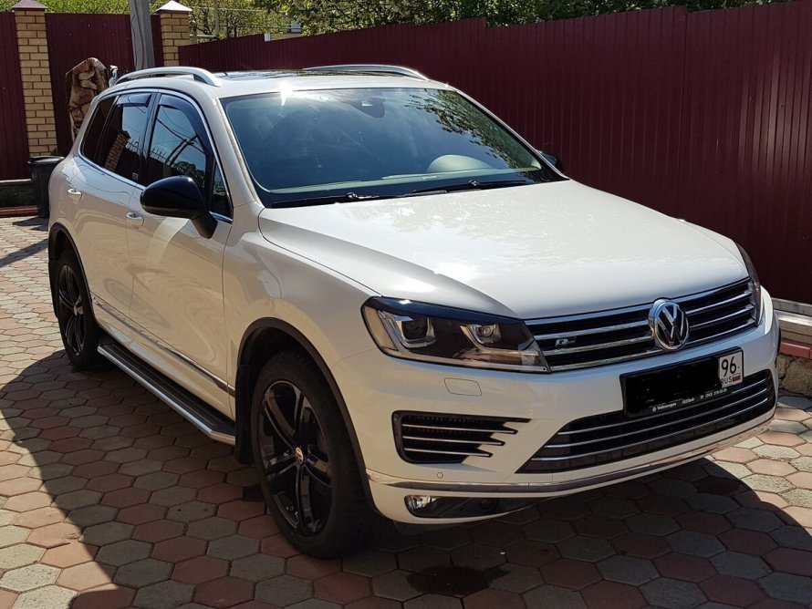 Volkswagen Touareg 2016 белый