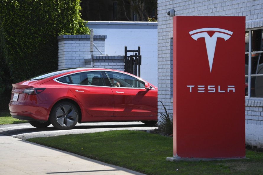 Электромобиль американской фирмы Tesla