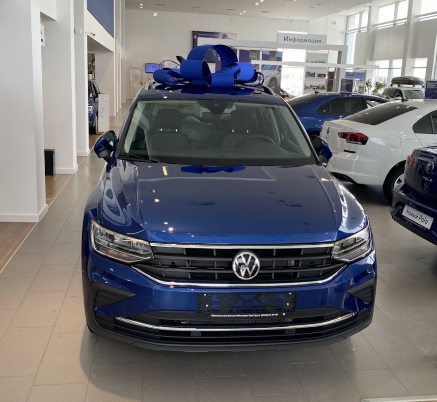 Синий Volkswagen Tiguan 2021 respect