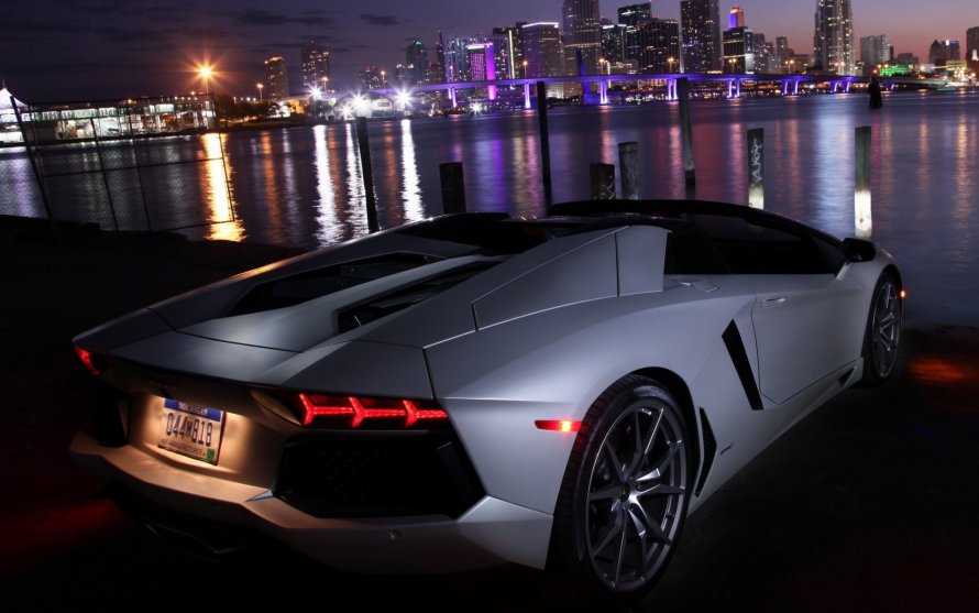 Lamborghini Aventador Roadster Night