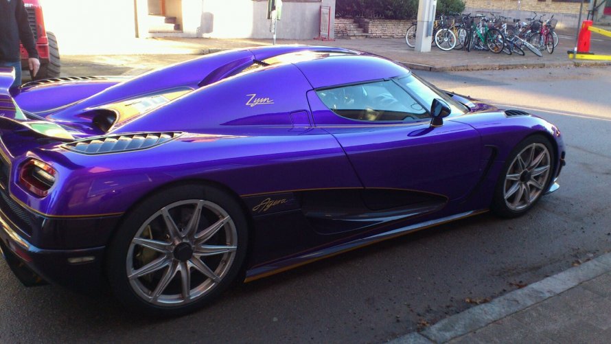 Koenigsegg Agera фиолетовый