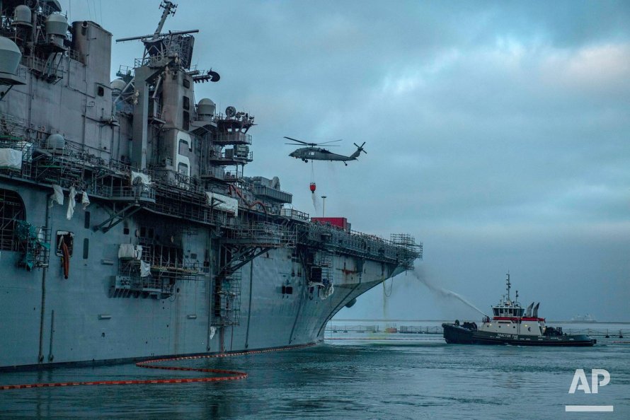 Корабль ВМС США Bonhomme Richard