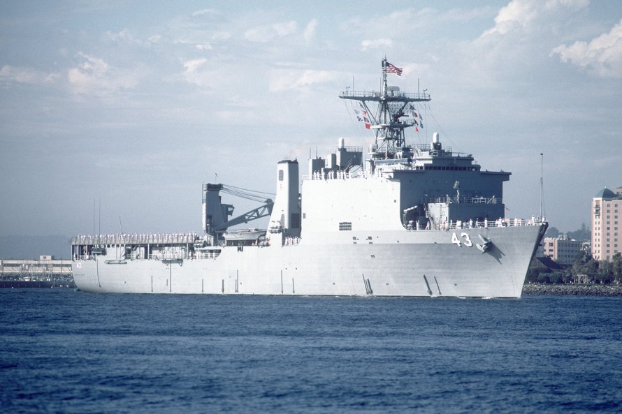 USS Fort MCHENRY (LSD-43)