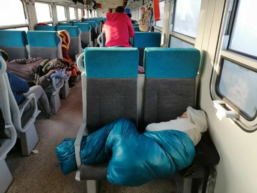 Пустой вагон уезжает