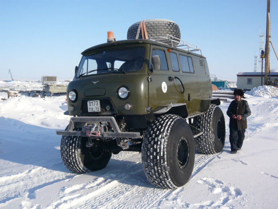 УАЗ 452 на гусеницах